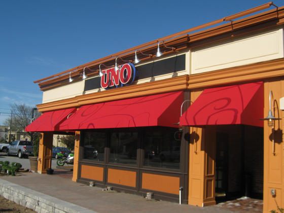 UNO-Pizzeria-Restaurant-Nashua-NH-Signs-Awnings_4